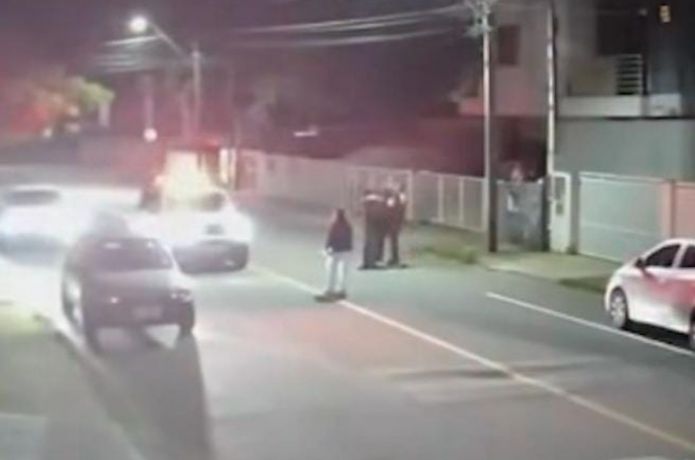 SC : Confusão após reclamação de mãe de criança autista termina com policial ferida e suplente ao Senado detida em Jaraguá do Sul